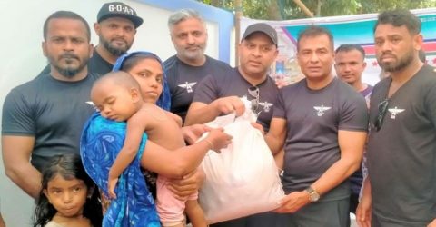 মৌলভীবাজারে আখিরাহ টিমের পক্ষে পৌর এলাকায় খাদ্যসামগ্রী, সেলাই মেশিন ও রিকশা বিতরণ