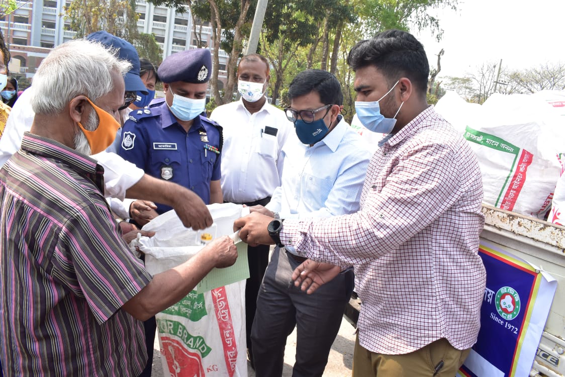 মৌলভীবাজারে ফ্যামিলি কার্ডের মাধ্যমে ১০ হাজার পরিবারের কাছে টিসিবির পণ্য বিক্রয় কার্যক্রমের শুভ উদ্বোধন