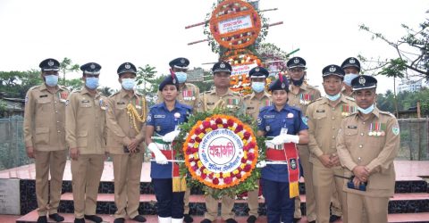 ২৬ মার্চ মহান স্বাধীনতা ও জাতীয় দিবস উপলক্ষে স্মৃতিসৌধ ও গণকবরে মৌলভীবাজার জেলা পুলিশের শ্রদ্ধাঞ্জলি