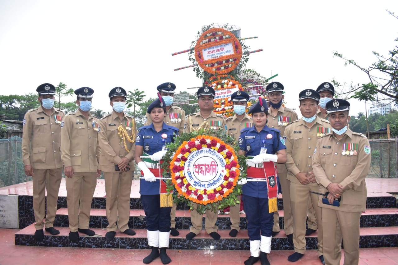 ২৬ মার্চ মহান স্বাধীনতা ও জাতীয় দিবস উপলক্ষে স্মৃতিসৌধ ও গণকবরে মৌলভীবাজার জেলা পুলিশের শ্রদ্ধাঞ্জলি