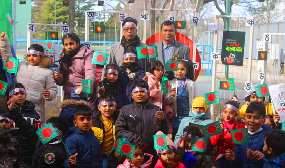 ইতালির মনফলকনে অস্থায়ী শহীদমিনারে শ্রদ্ধা জানিয়েছে প্রবাসী বাংলাদেশিরা