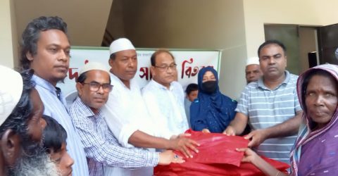 কুলাউড়ার গৌড় করনে লন্ডন প্রবাসী মোহাম্মদ লিটনের উদ্যোগে ঈদ উপহার সামগ্রী ও মাদাসা শিক্ষার্থীদের মধ্যে ড্রেস বিতরন 