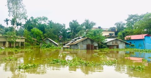 জগন্নাথপুরে আশ্রয়কেন্দ্রে ছেড়ে বাড়ী ফিরছেন বন্যাকবলিত মানুষ