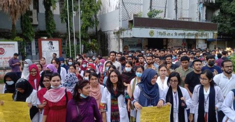 প্রধান আসামি গ্রেপ্তার, ইন্টার্ন চিকিৎসকদের কর্মবিরতি অব্যাহত