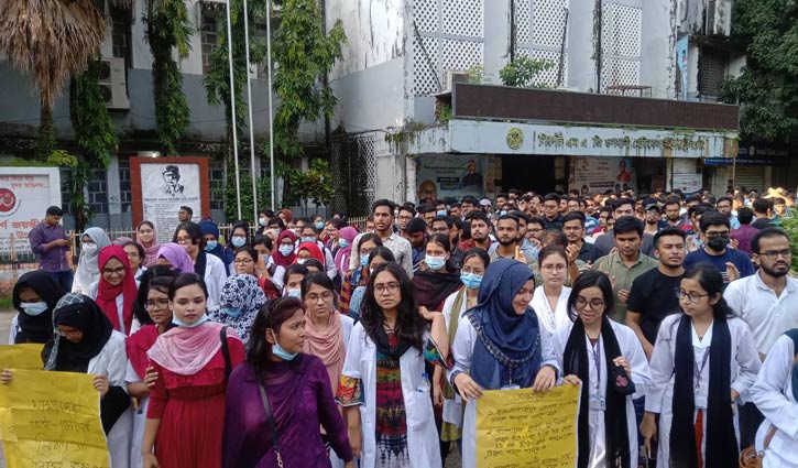 প্রধান আসামি গ্রেপ্তার, ইন্টার্ন চিকিৎসকদের কর্মবিরতি অব্যাহত