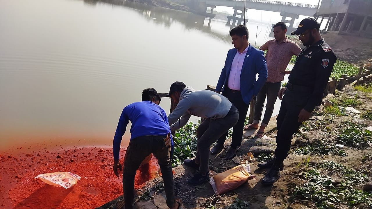 জগন্নাথপুরে এবার কাপড়ের রং দিয়ে মসলা তৈরি:গুনত হলো দুই লাখ টাকা জরিমানা