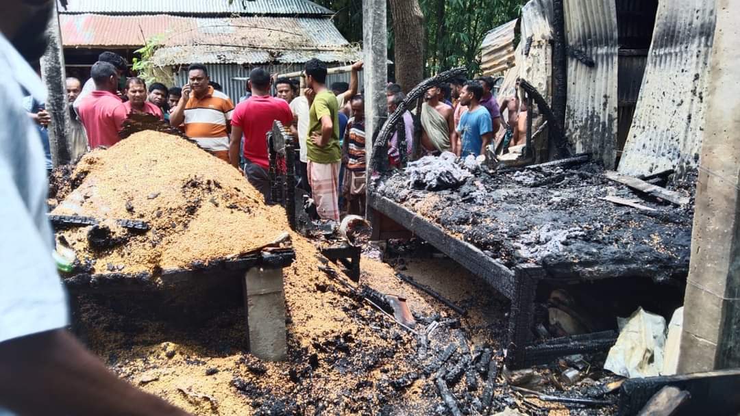 চুনারুঘাটে বসত ঘরে আগুন ব্যাপক ক্ষয়ক্ষতি