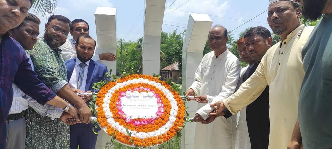 ইতালি প্রবাসী বাবুল এর অর্থায়নে দাগনভুঞায় চাঁনপুর সরকারি প্রাথমিক বিদ্যালয়ে নব নির্মিত শহীদ মিনার উদ্ভোধন