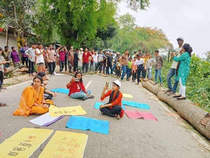 তীব্র তাপদাহের মধ্যেই হবিগঞ্জ-শায়েস্তাগঞ্জ সড়কের হাজার হাজার গাছ কেটে উজার