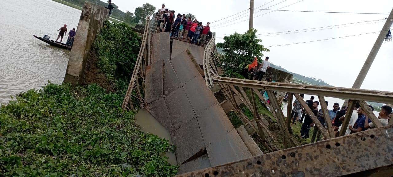 জগন্নাথপুরে সেতু ভেঙে ট্রাক পড়ল নদীতে:  নিহত দুই, ঢাকার সঙ্গে যান চলাচল বন্ধ