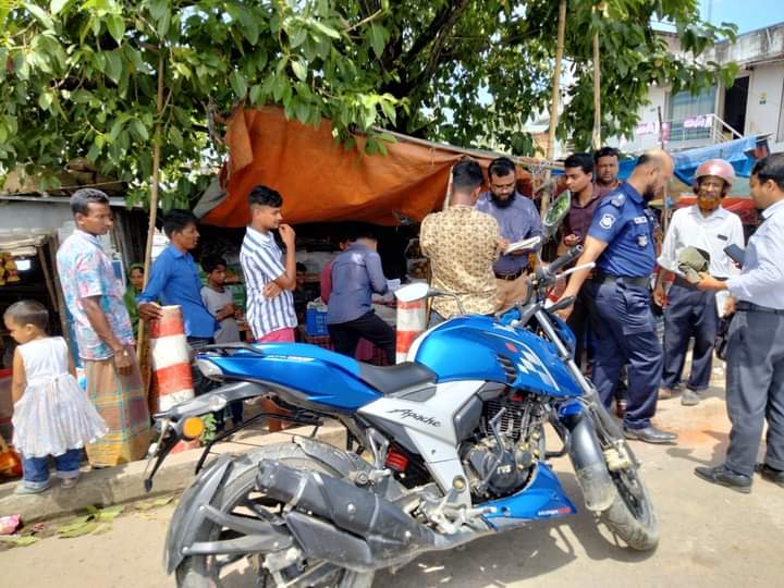 লাখাইয়ে সড়ক পরিবহন আইনে জরিমানা