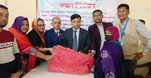 ‘বাড়ি বাড়ি শীতবস্ত্র পৌঁছে দিচ্ছে জেলা প্রশাসন: সুনামগঞ্জ ডিসি