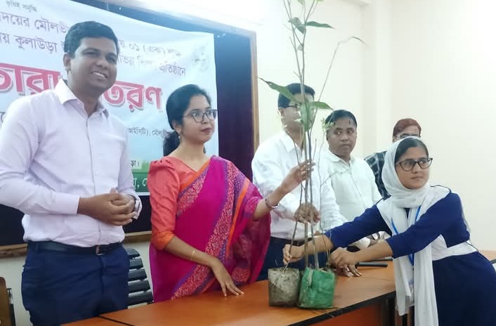 কুলাউড়ায় বিভিন্ন শিক্ষাপ্রতিষ্ঠানে ১৫ হাজার গাছের চারা বিতরণ