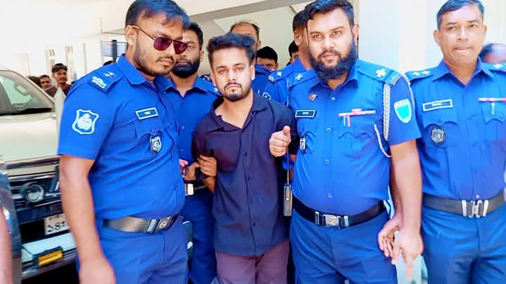 মৌলভীবাজারে ব্যবসায়ী রুবেল হত্যাকাণ্ডের মূল আসামি গ্রেপ্তার, হত্যাকাণ্ডে ব্যবহৃত আলামত উদ্ধার