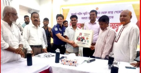 কুলাউড়ায় আহত জুলাই যোদ্ধারা পেলেন উপহার