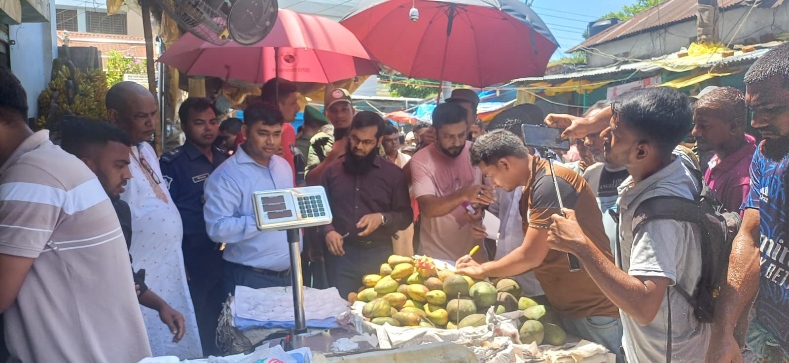 জগন্নাথপুরে ৪০টি অবৈধ স্থাপনা অপসারণ, ৫ জনকে অর্থদণ্ড