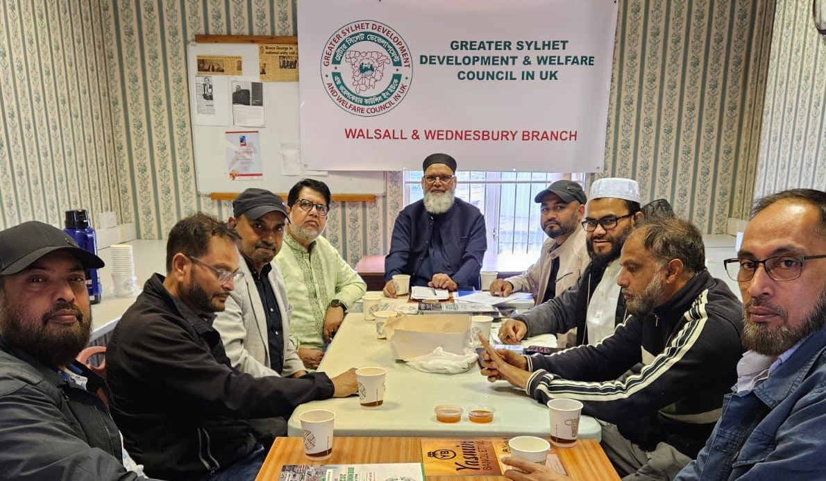 দুস্থ মানবতার কল্যাণে হাত বাড়ায়ে চলো এ জীবন মোরা করি ধন্য সার্থক সে জীবন যে কেবল নিজের তরে নিরত নহে অপরের ও জন্য