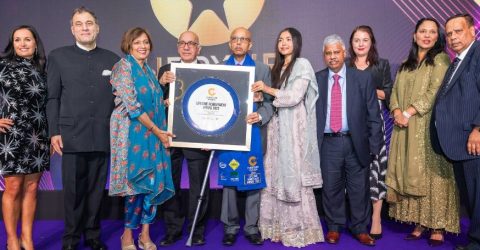 ক্বারী লাইফ এওয়ার্ড এর জাকজমক আয়োজন ; এওয়ার্ড দৌয়া হয়েছে ৩৯ টি