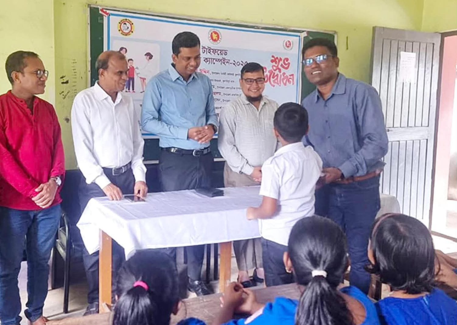 কুলাউড়া উপজেলায় ১ লক্ষ ২১ হাজার ১৬০ জন পাচ্ছে টাইফয়েড টিকাঃ ক্যাম্পেইন শুরু
