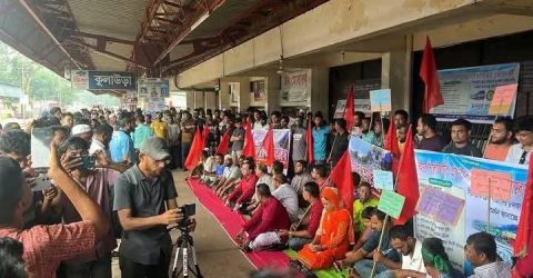 দাবি মেনে নেয়ার আশ^াসে অবরোধ সাময়িক প্রত্যাহার সিলেট রেলপথে নতুন ট্রেন চালুসহ ৮ দাবিতে ৪ ঘন্টা অবরোধ-বিক্ষোভ