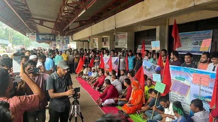 দাবি মেনে নেয়ার আশ^াসে অবরোধ সাময়িক প্রত্যাহার সিলেট রেলপথে নতুন ট্রেন চালুসহ ৮ দাবিতে ৪ ঘন্টা অবরোধ-বিক্ষোভ
