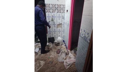 জগন্নাথপুরে গ্রামীণ ফোন কোম্পানির এক কর্মচারীর বাড়ির দরজা জানালাসহ ঘরের আসবাবপত্র লুট করে নিয়ে গেছে দুর্বৃত্তরা