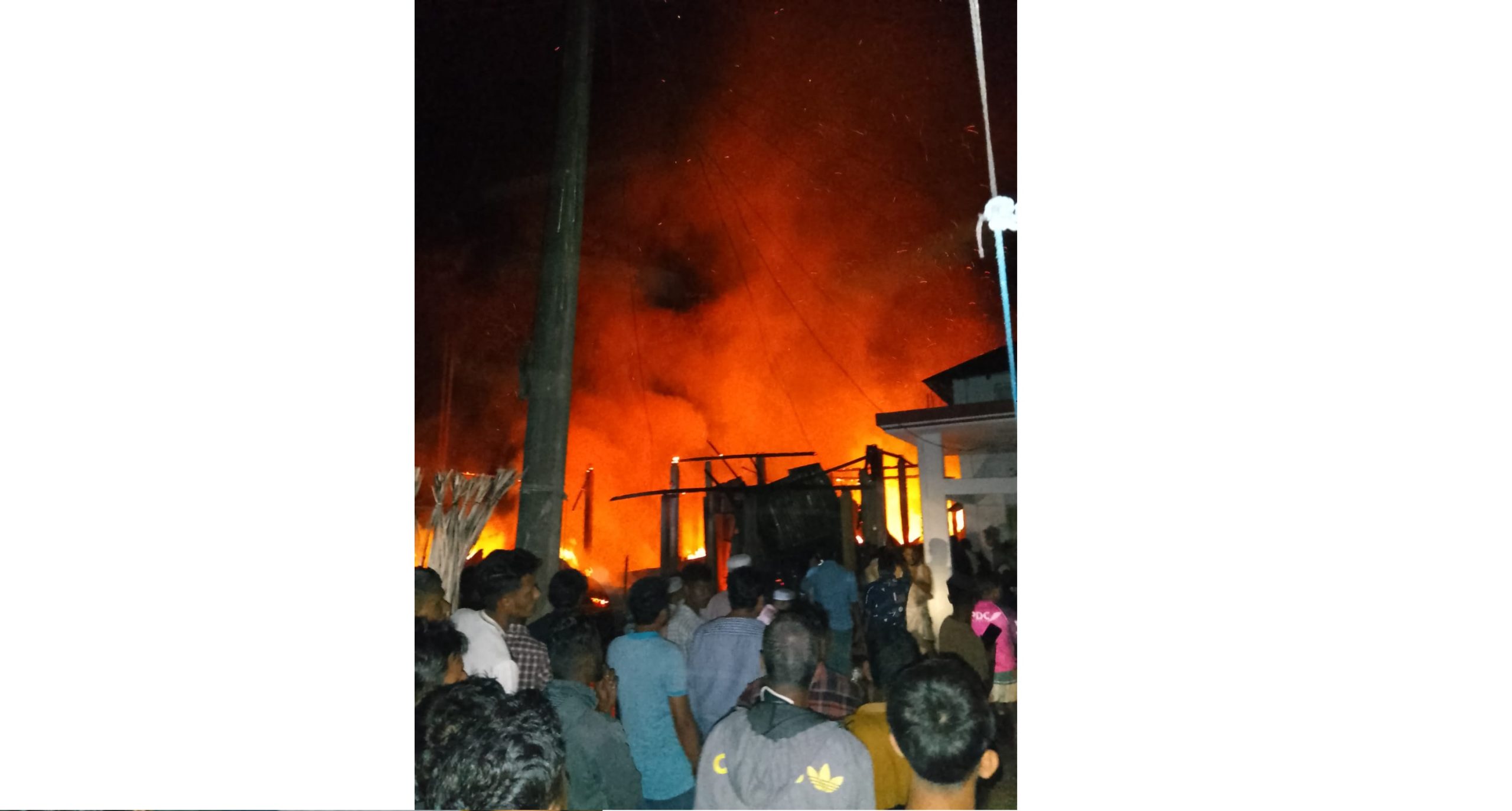 রান্না ঘরের আগুন থেকে তিন পরিবারের সবকিছু পুড়ে ছাই