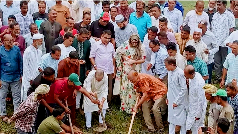 খাল খননে নতুন দিগন্ত: কুলাউড়ায় ২ কোটি টাকার প্রকল্পের যাত্রা