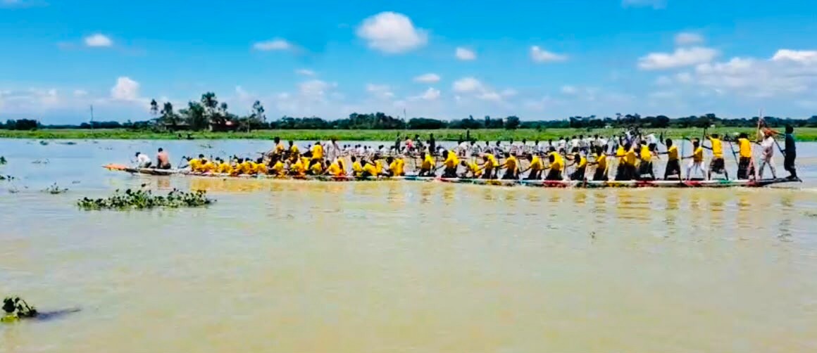 জগন্নাথপুরে নৌকা বাইচ, নদীর দুই তীরে উৎসুক জনতার ঢল