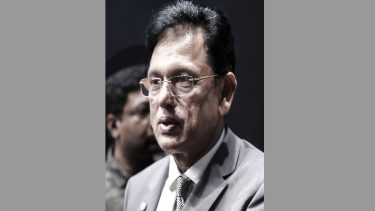 শিক্ষামন্ত্রীর পদত্যাগ দাবিতে শিক্ষার্থীদের আন্দোলন: পরীক্ষার সিদ্ধান্ত ঘিরে উত্তাল শিক্ষা অঙ্গন