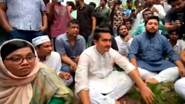 দফায় দফায় পুলিশের বাধা, হবিগঞ্জের মিরপুরে সড়কে বসে অবস্থান নিলেন এনসিপির শীর্ষ নেতারা