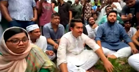 দফায় দফায় পুলিশের বাধা, হবিগঞ্জের মিরপুরে সড়কে বসে অবস্থান নিলেন এনসিপির শীর্ষ নেতারা