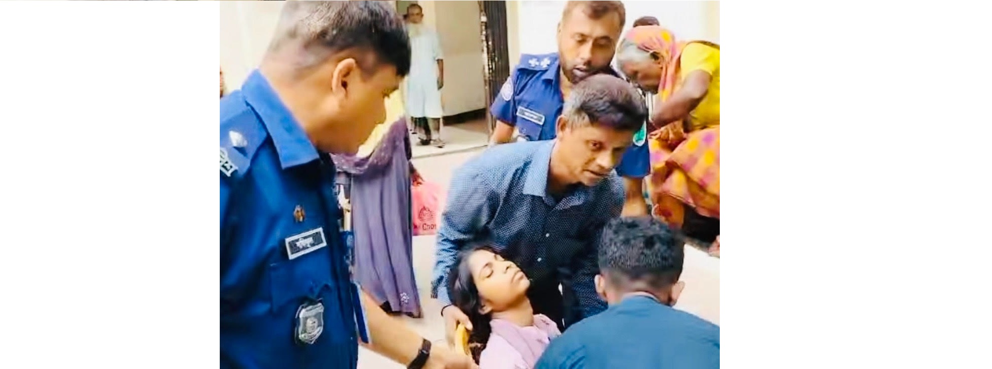 পরীক্ষা কেন্দ্রে জ্ঞান হারালেন দুই শিক্ষার্থী