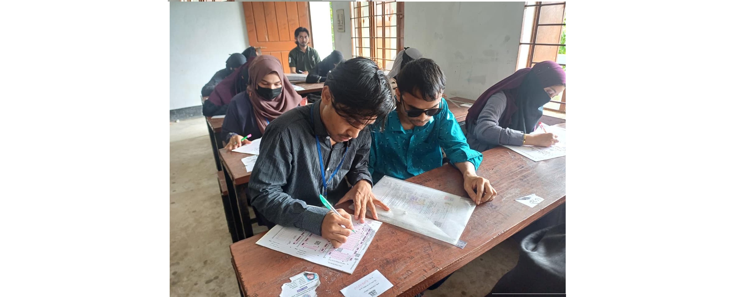 দৃষ্টিপ্রতিবন্ধী চয়ন এবার ডিগ্রি ফাইনাল পরীক্ষায়, শ্রুতি লেখনে পাশে বন্ধু