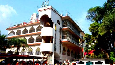 হযরত শাহজালাল (রহ.) মাজারের দানবাক্সে ১৯ দিনে মিলল ৪৭ লাখ টাকার বেশি, পাওয়া গেছে স্বর্ণ-রৌপ্য ও বিদেশি মুদ্রা