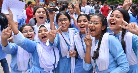 এসএসসির ফল প্রকাশ: ১১ বোর্ডে পাস ৬২.২৫%, শূন্য পাসের প্রতিষ্ঠান বেড়ে ৩১২