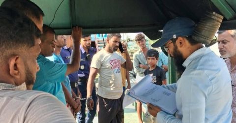 কুশিয়ারা নদী থেকে অবৈধভাবে বালু উত্তোলনকালে ড্রেজার মেশিন, নৌকাসহ আটক ২ চার লাখ টাকা জরিমানা