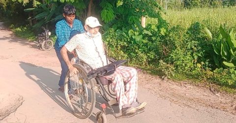 চুনারুঘাটে হুইলচেয়ারেই কাটে শিক্ষকের জীবন: বর্ষায় কাদা-পানি আর ভাঙা ব্রিজ পেরিয়ে বিদ্যালয়ে যাওয়ার বুকভাঙা সংগ্রাম