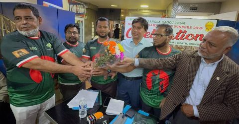 বাংলা কাগজের মিডিয়া কাপ চ্যাম্পিয়ন উদযাপন